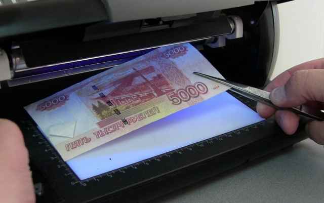 Фальшивые банкноты номиналом 1000, 2000 и 5000 рублей имеют достаточно высокое качество и нередко принимаются в том числе платежными терминалами и банкоматами