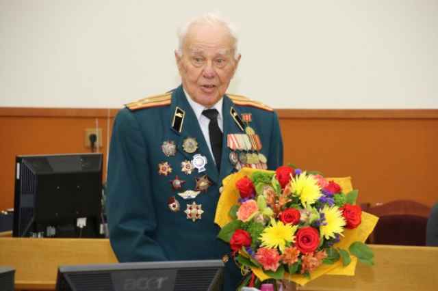 Александр Попов поддержал Валентину Терешкову.