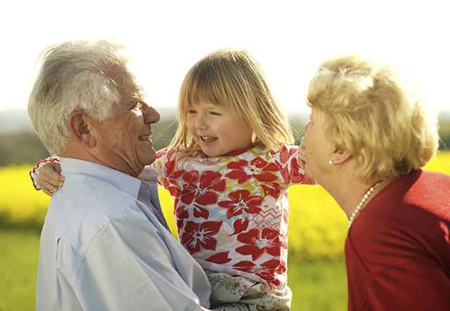 Численность приемных родителей-пенсионеров, уровень пенсионного обеспечения которых будет повышен, составляет 29,6 тыс. человек