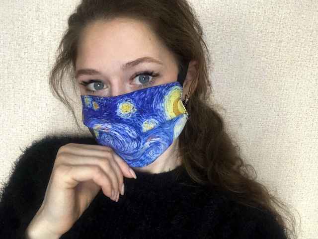 Сейчас стоимость дизайнерских масок Журнаковой варьируется в пределах 300-500 рублей