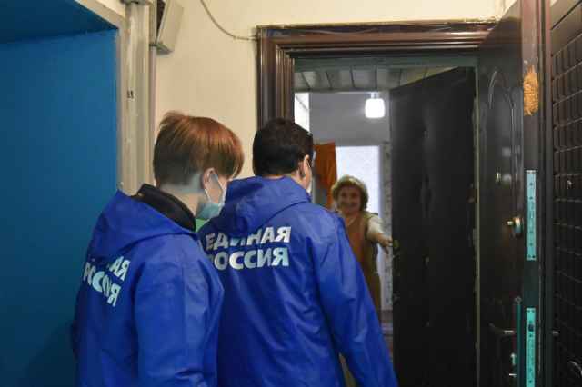 За день работы волонтерам удалось охватить два крупных микрорайона Великого Новгорода - Восточный и Северный.