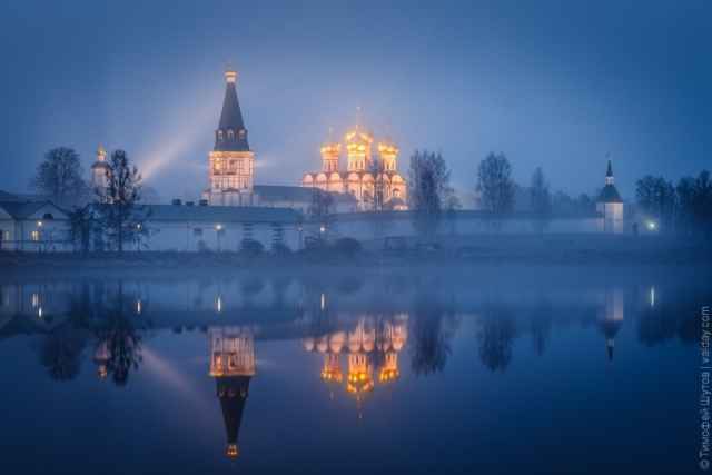 Фотография монастыря в тумане сделана за неделю до Нового года