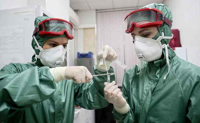 Всего на сегодняшний день в России зарегистрировано 7497 случаев коронавируса в 81 регионе.