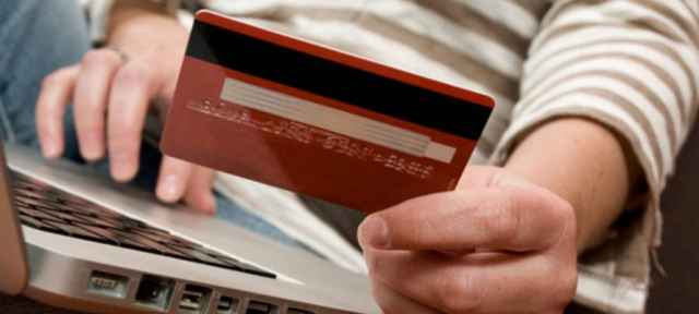 После того, как новгородка предоставила эту информацию, «работница» финансовой организации сообщила о блокировке банковской карты