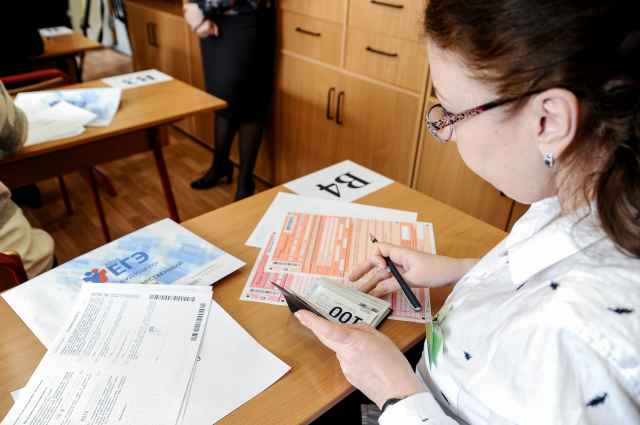В министерстве образования Новгородской области призвали школьников и студентов средних профессиональных учебных заведений быть готовыми закончить учебный год дистанционно