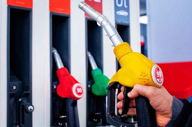 при текущем уровне цен на бензин в опте у нефтяников посредством налогов изымается вся выручка от его реализации
