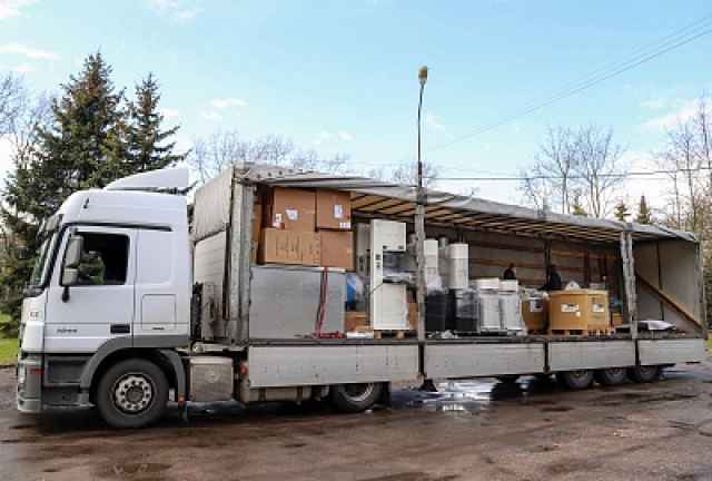 Высокотехнологичные станки по 33 компетенциям весом более 120 тонн и стоимостью около 166 млн рублей были доставлены в регион на 11 грузовых машинах.