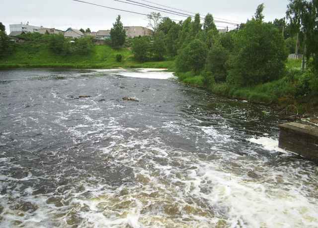 В Окуловку подаётся вода из реки Перетна.