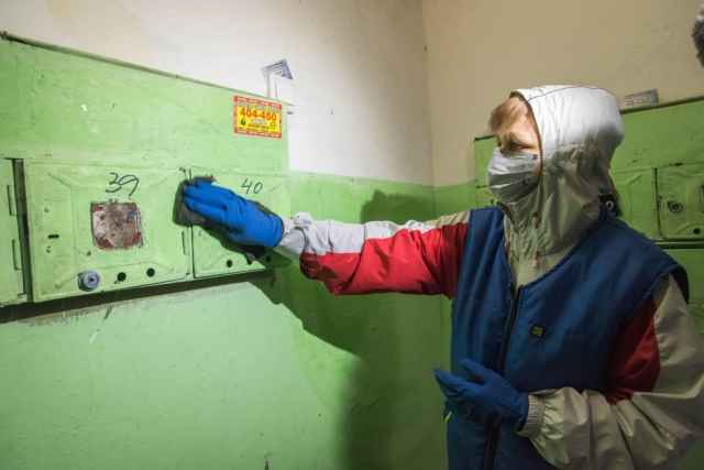 Завтра, 15 мая, в третий раз пройдёт горячая линия по теме уборки в многоквартирных домах во время пандемии коронавируса.
