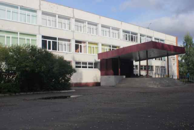 Средняя школа №16 в Деревяницах.