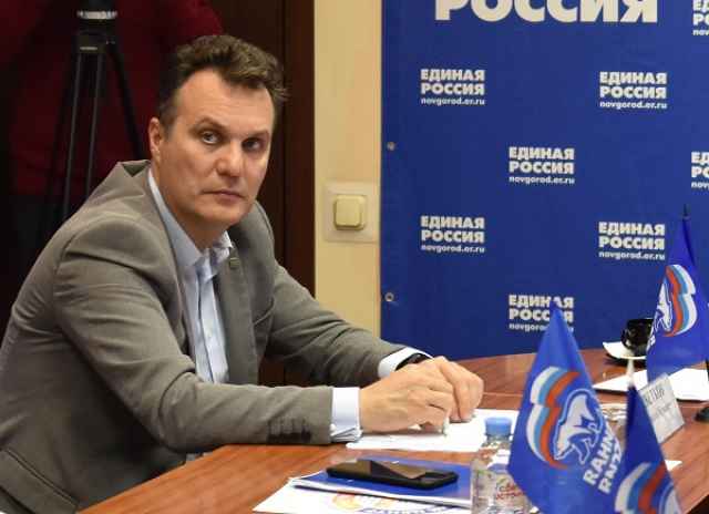 Цветков ранее занимал руководящие посты во Пскове, с 2011 по 2017 год являлся председателем избирательной комиссии Псковской области.