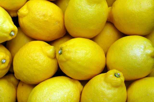 Больше всего в апреле из плодоовощной продукции подорожали лимоны – в 2,5 раза.