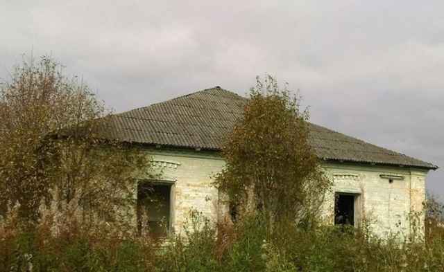 На продажу выставлен дом усадьбы XIX века в деревне Облучье.