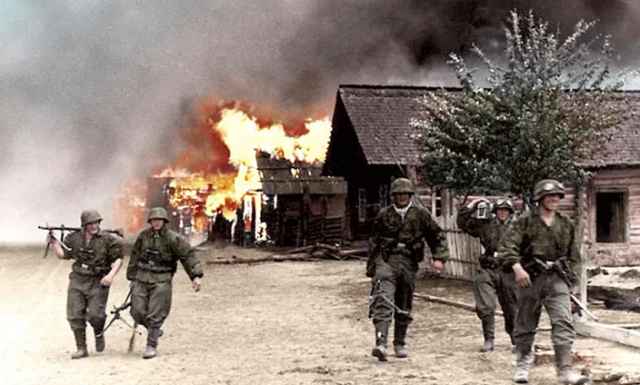 По архивным данным, гитлеровцы сожгли Дом инвалидов, находившийся недалеко от посёлка Пола/