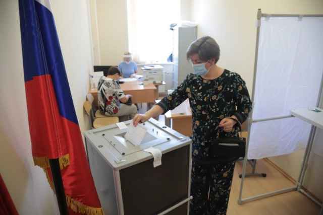 Голосование стартовало 25 июня на всей территории России. Основной день голосования, согласно указу президента Владимира Путина, — 1 июля