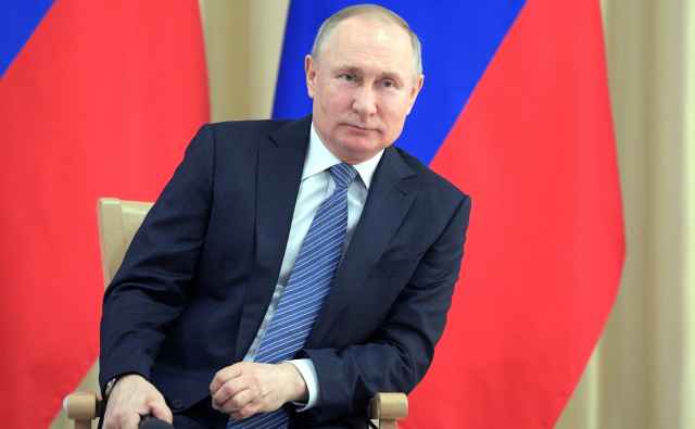 Владимир Путин: "Обновлённый текст Конституции, все предложенные поправки вступят в силу только при вашем одобрении, при вашей поддержке"