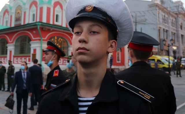 Ранее кадет Фёклин участвовал в аналогичных парадах в Санкт-Петербурге. В северной столице в составе роты барабанщиков он участвовал на открытии парадов.