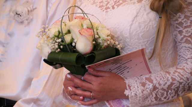 Планируется расширить возможности для проведения церемоний бракосочетания: находиться в помещении ЗАГСа одновременно смогут до 15 человек