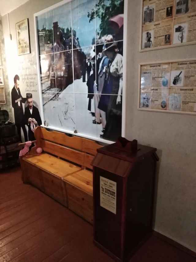 Посетители Киномузея, заглянув в Кинетоскоп, смогут увидеть некоторые ранние фильмы Эдисона, снятые в 1891-1894 годах.