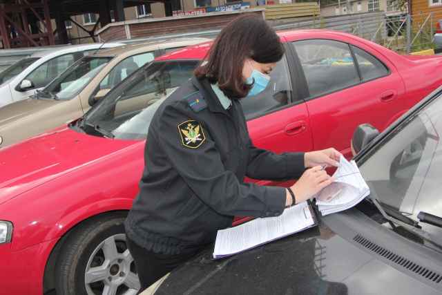 В ходе акции судебные приставы проверили все авто на стоянке – взыскано порядка 5 тыс рублей штрафов ГИБДД