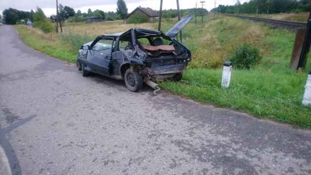 Инцидент произошёл 12 августа в 2:35 на регулируемом железнодорожном переезде, расположенном на автомобильной дороге Пола – Ростани Парфинского района