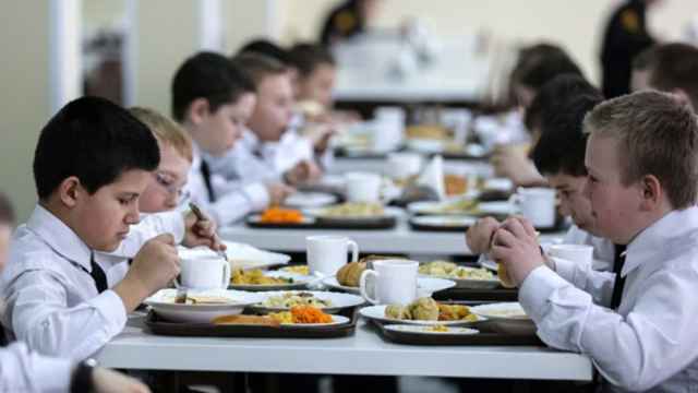 Правительство РФ выделило Новгородской области более 35 млн рублей на горячее питание для школьников.