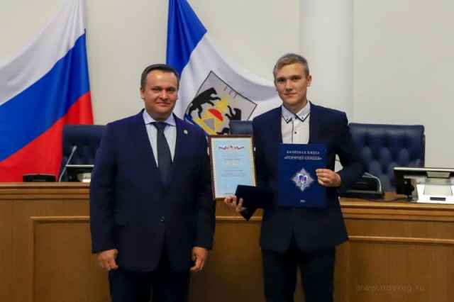 Губернатор Андрей Никитин лично передал жителям Новгородской области государственные и областные награды.