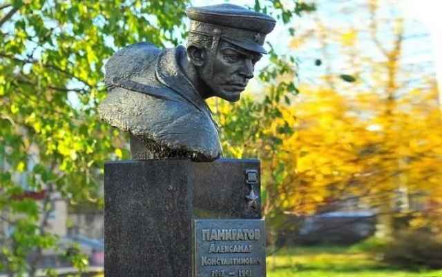 Подвиг Александра Панкратова стал первым подвигом самопожертвования в годы Великой Отечественной войны.