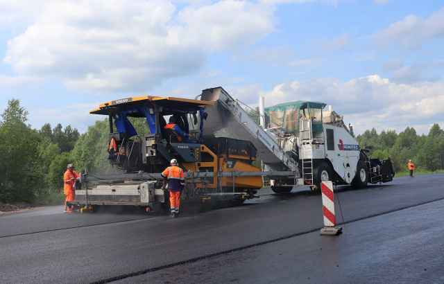 По словам начальника «Новгородавтодора» Константина Куранова, в 2020-2022 годах в регионе планируется отремонтировать 700 км дорог с асфальтовым покрытием и 300 км гравийных дорог.
