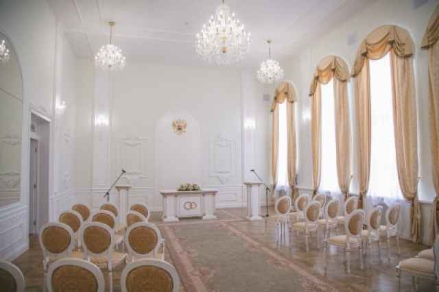 Новгородская мэрия получила в своё распоряжение помещения на первом и втором этажах здания на улице Тихвинской, 11/16, где находится Дворец бракосочетаний.