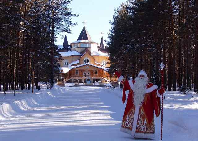 Пятидневный тур «В гости к Деду Морозу и Кикиморе Вятской» позволит отправиться в сказочное новогоднее путешествие, в котором туристов ждет встреча с Дедом Морозом