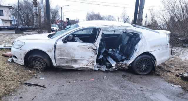 В результате аварии пассажир автомобиля от полученных травм скончался на месте происшествия