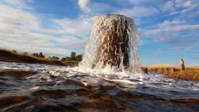 Царицынский источник в Старой Руссе – это источник с минеральной водой, располагающийся на заброшенной территории.