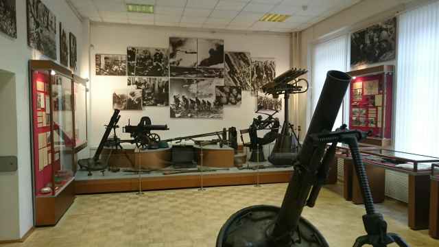 Заведующая филиалом Любовь Сизёва представила видеоролик, рассказывающий о новом экскурсионном маршруте, который был подготовлен сотрудниками музея к 75-летию Великой Победы