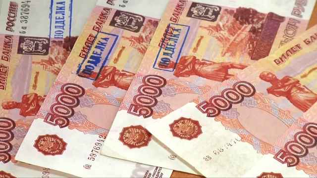 Большая часть таких фальшивок – банкноты номиналом 5000 рублей, значительно меньше выявляется поддельных 2000 и 1000 рублевых купюр