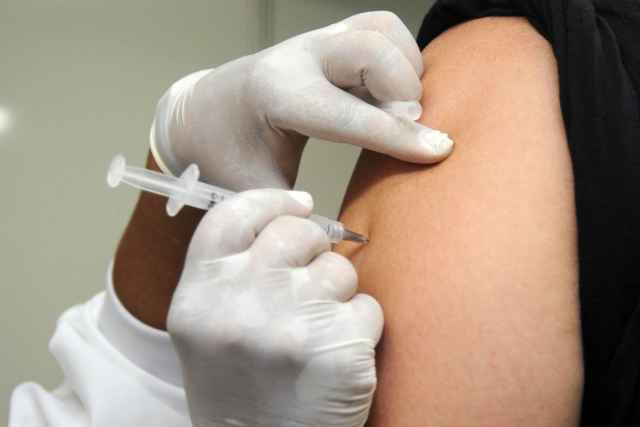 Проведение ежегодных вакцинаций против гриппа значительно снижает риски заболеть и развития осложнений.