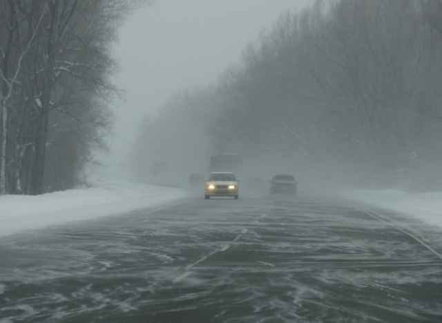 Региональное управление МЧС России напоминает о необходимости при неблагоприятных погодных условиях соблюдать меры безопасности.
