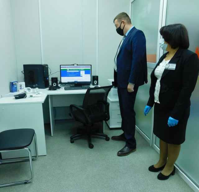 В центре есть выделенная зона для проведения телемедицинских консультаций, где также можно будет записаться к врачу в режиме онлайн.
