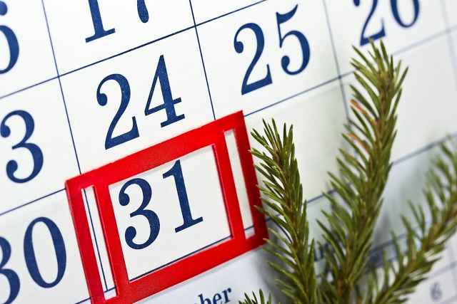 Документом устанавливалось, что Правительство РФ переносит выходные дни таким образом, чтобы 31 декабря был выходным, если этот день не является таковым по календарю