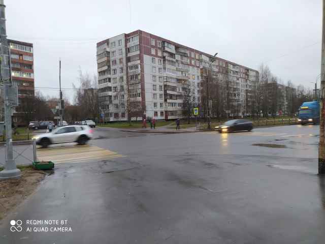 Мэрия уточнила, что в случае выявления нарушений в работе светофорных объектов горожане могут направлять обращения в администрацию Великого Новгорода