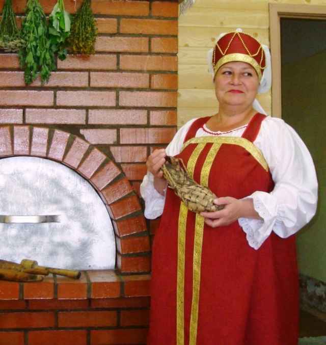28 лет Ирина Речкина поддерживает творческий огонь в очаге культуры села Грузино.
