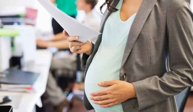 Сами беременные на удалённый режим могут перейти добровольно, а работодатели будут обязаны учитывать пожелания женщин в обязательном порядке