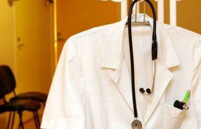 Поправками предлагается снять ряд ограничений для медицинских работников на получение выплаты