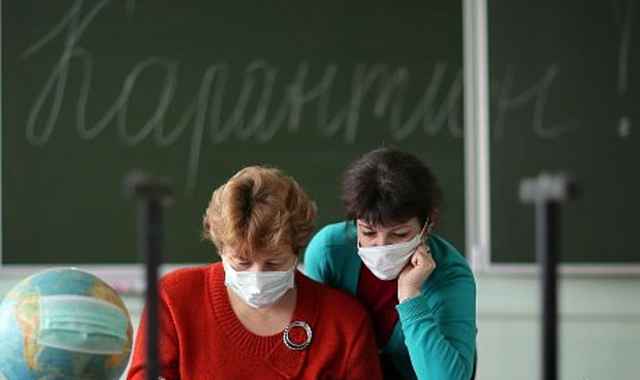 Наибольшее количество болеющих педагогов отмечается в Солецком и Поддорском районах.