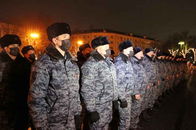 Эта командировка новгородских сотрудников продлится полгода, после чего их сменят коллеги из другого новгородского сводного отряда полиции