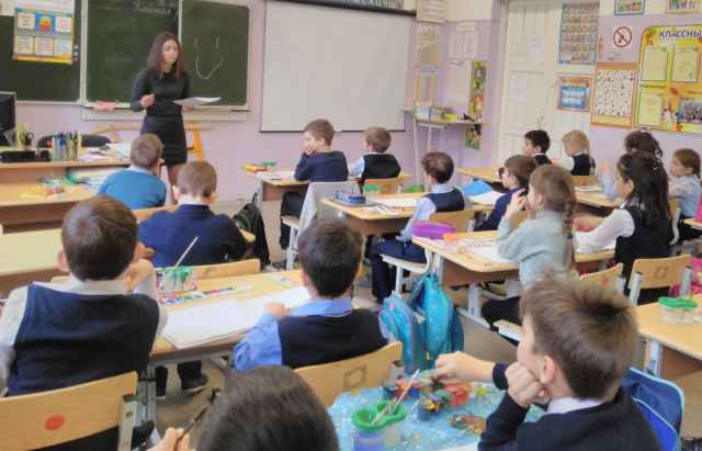 О своём желании помочь школам заявили 15 студентов НовГУ и Боровичского педагогического колледжа. Сейчас они определяются, в каком учебном заведении будут трудиться.