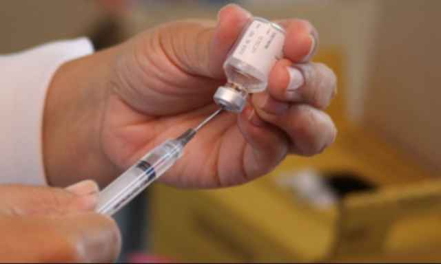 Минздрав ранее зарегистрировал две российские вакцины от COVID-19: созданную НИЦЭМ имени Гамалеи «Спутник V» и разработку центра «Вектор» Роспотребнадзора – «ЭпиВакКорона»