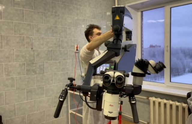 Стоимость швейцарского микроскопа составляет 6,5 млн рублей.