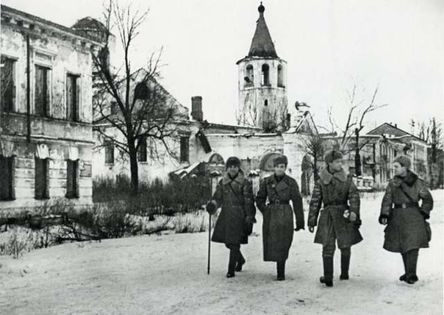 Зрителям также расскажут о Новгородско-Лужской операции, в ходе которой 20 января 1944 года город был освобождён от немецко-фашистских захватчиков