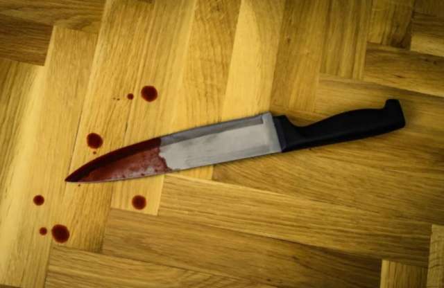 Рушанка ударила мужа кухонным ножом – четыре раза в спину и один раз в живот.